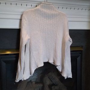 EYE CATCHING ASYMETRICAL CREAM COLORED SWEATER